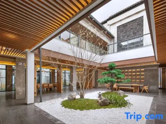 Wunvzhou Dreamless Lake Resort Hotel