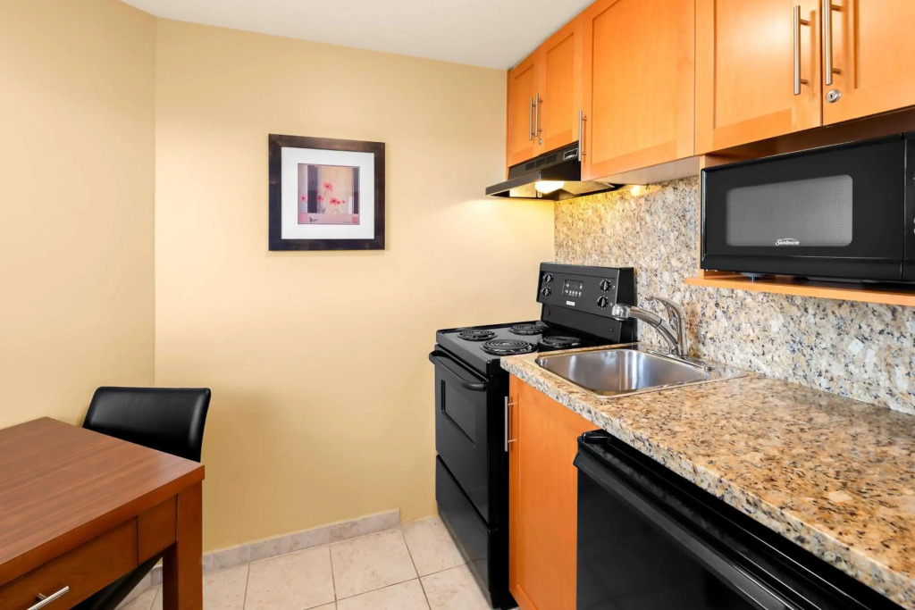 Best Western PLUS Inner Harbour Hotel
