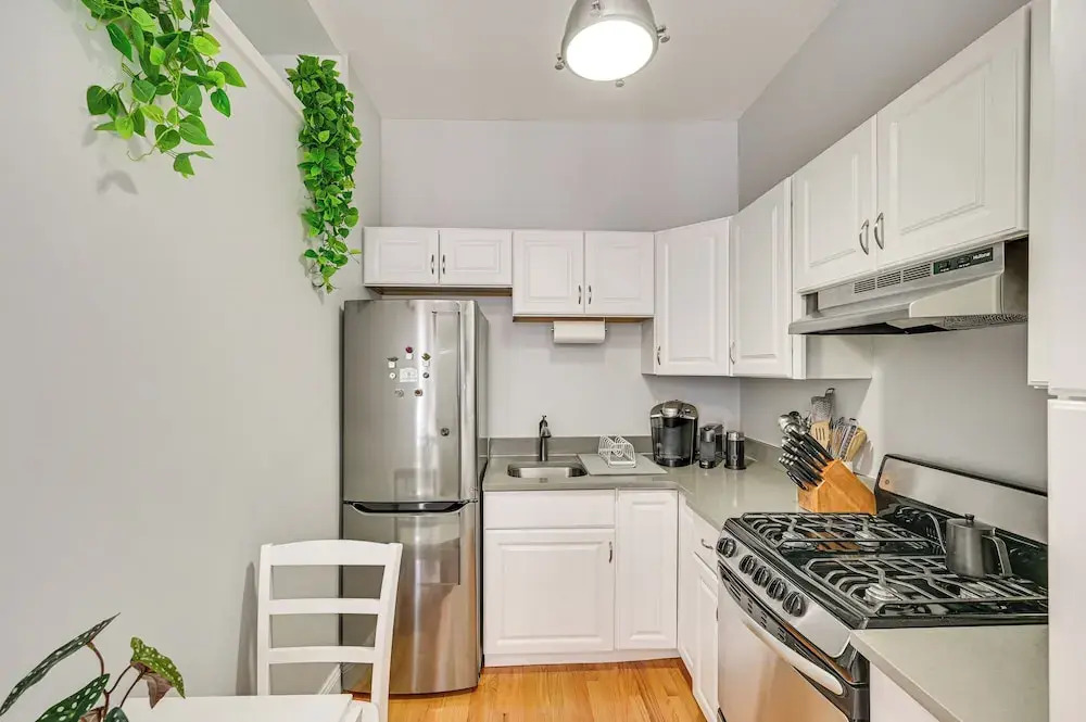 Cozy Somerville Studio: 2 Mi To Boston, Walk To T!