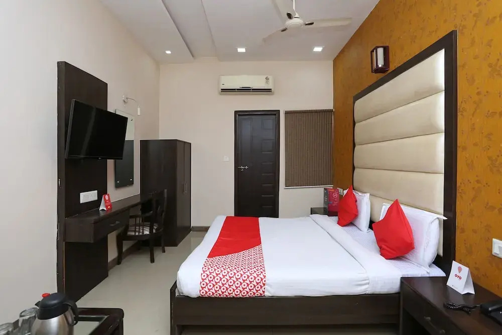 OYO 12479 Hotel city shine