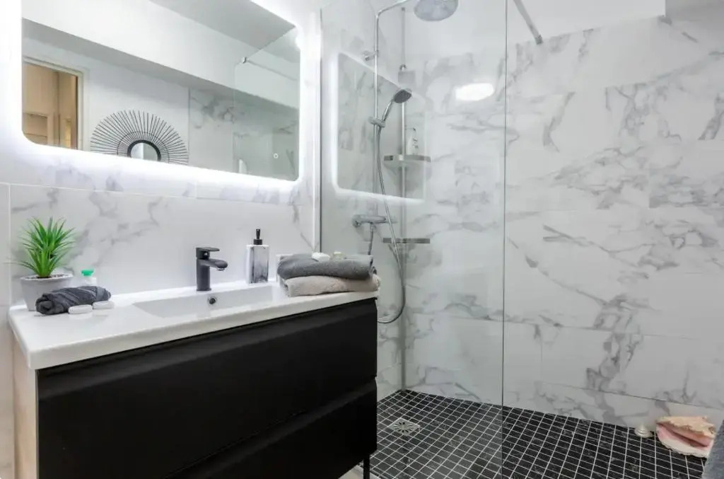 Beautiful Modern Fully Furnished Studio