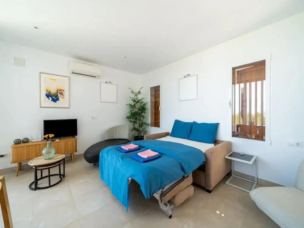 Modern Stay Near Monte Solana