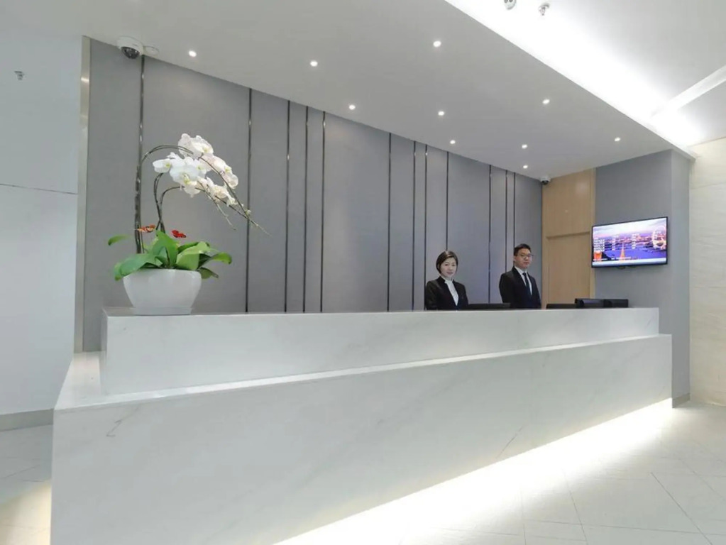 Foster Hotel (Shanghai Baoshan Road Subway Station)