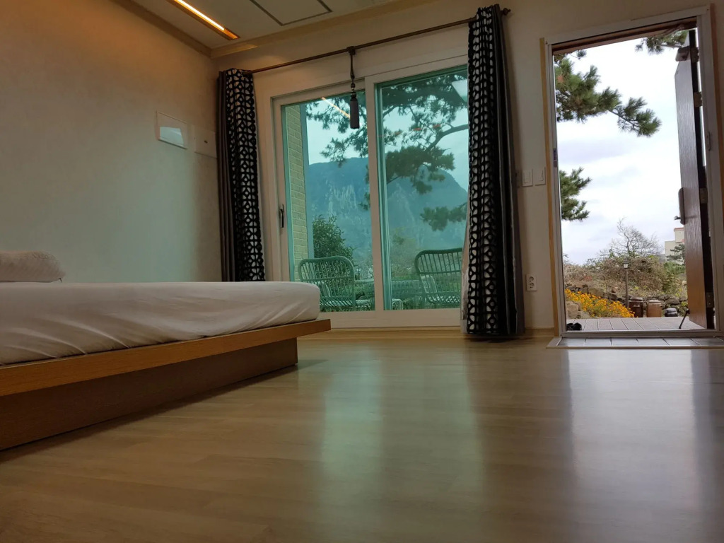 Wind Jeju Cafe & Pension
