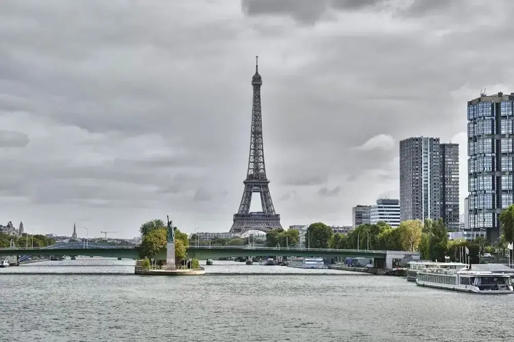 Tour Eiffel Mirabeau Paris 16
