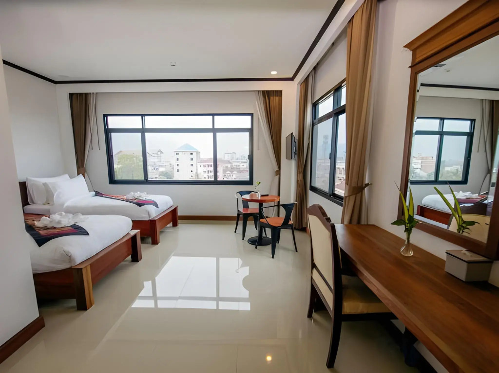 Sisombat Plaza Hotel