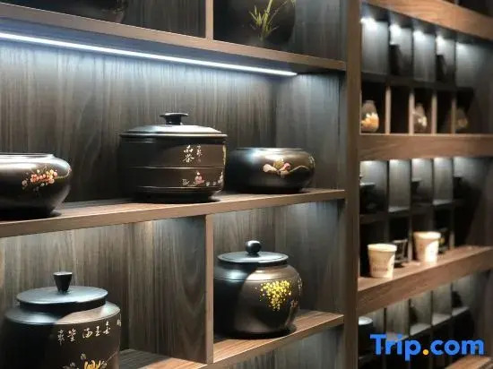 Xihan Hotel (Jianshui Ancient City Small Train Store)