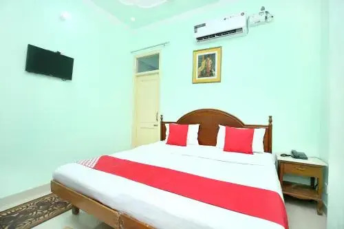 OYO 16099 Hotel Four Season
