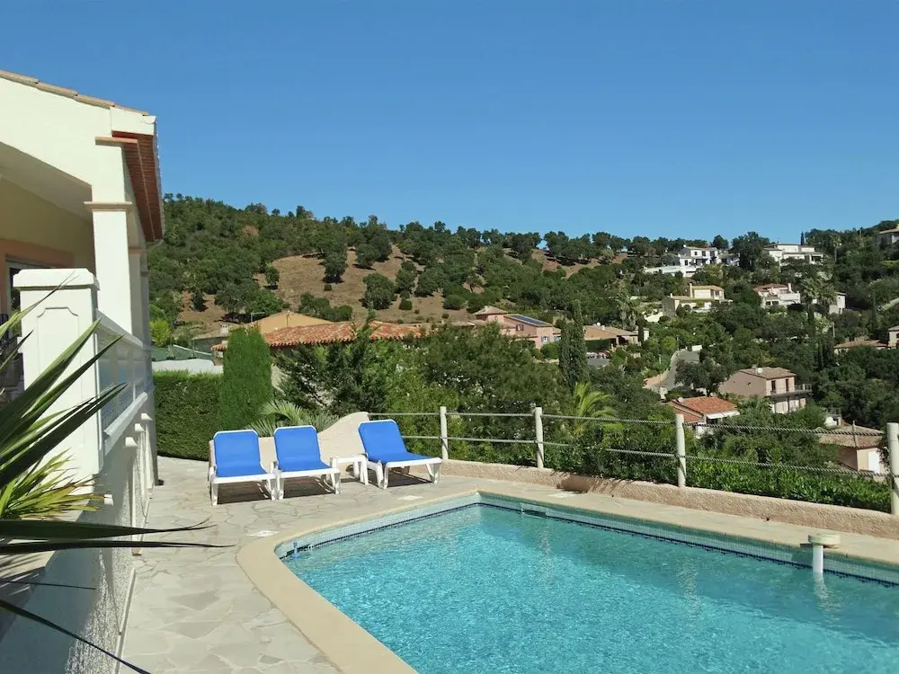 Spacious Villa in Var With Swimming Pool