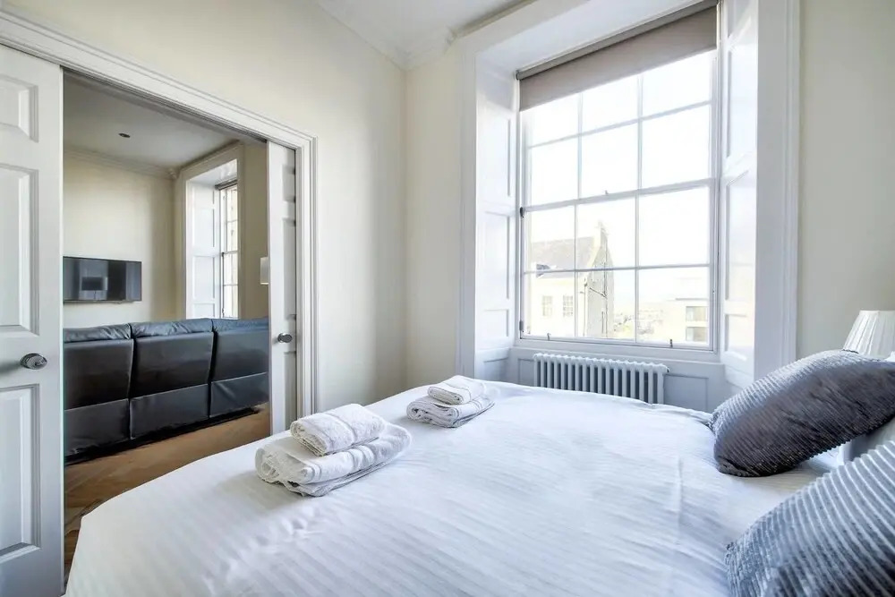 Modern Home 5 Minutes Walk From Princes Street