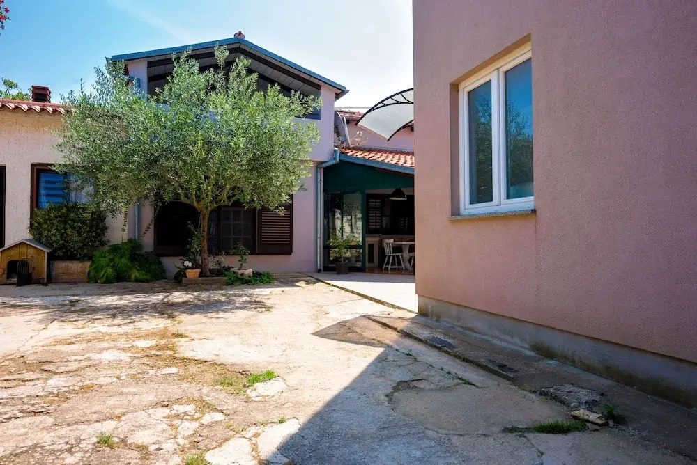 Apartments with pool 992