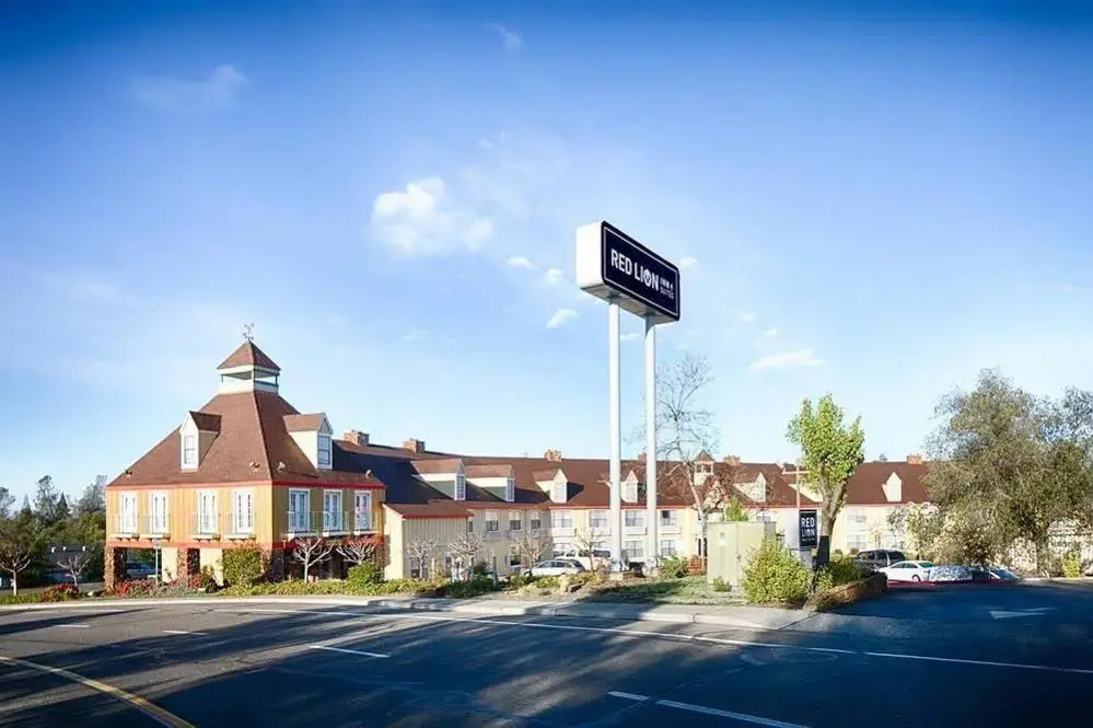 Red Lion Inn & Suites Auburn