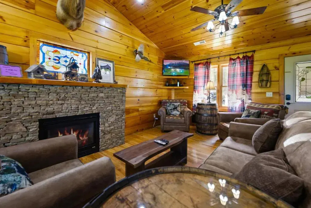 A Wolf's Den Gatlinburg