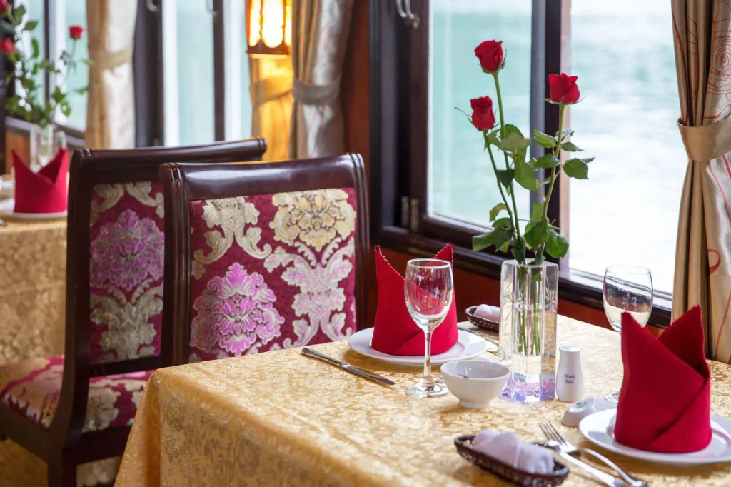 Rosa Cruise Halong