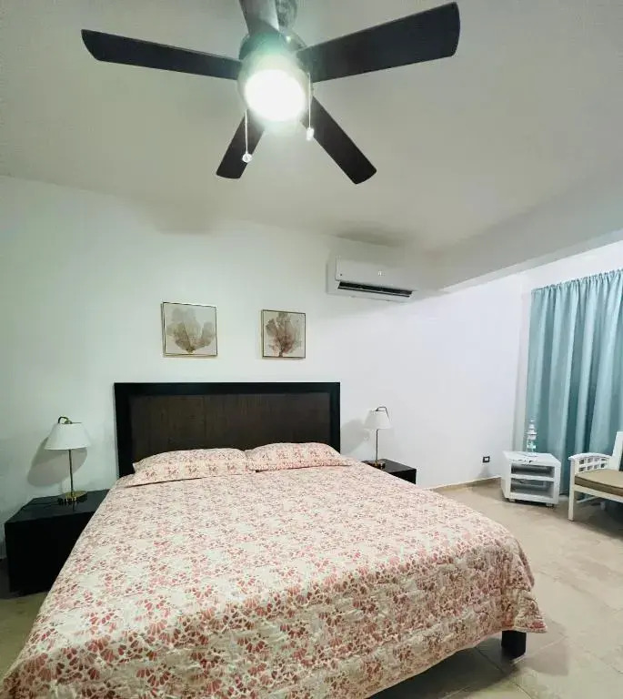 Lovely Beachfront 2 bedrooms condo with 2 pools