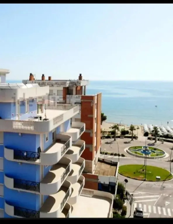 RICCIO BLU pochi passi dal mare