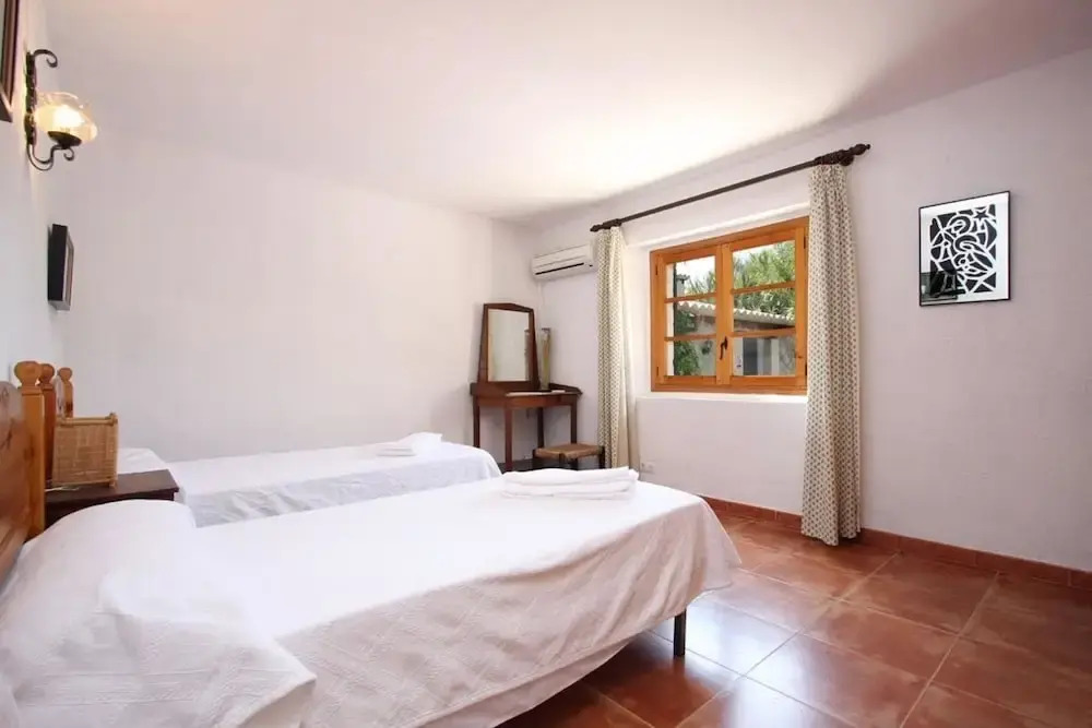 Villa - 4 Bedrooms with Pool and WiFi - 103147