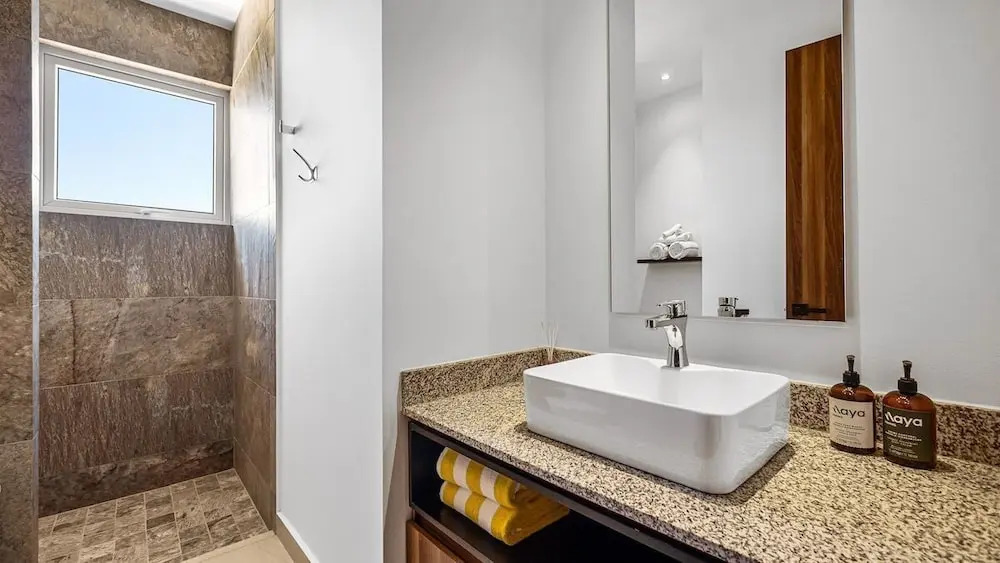 Equipped 3BR House - Pool - Gym - 5 min to Beach