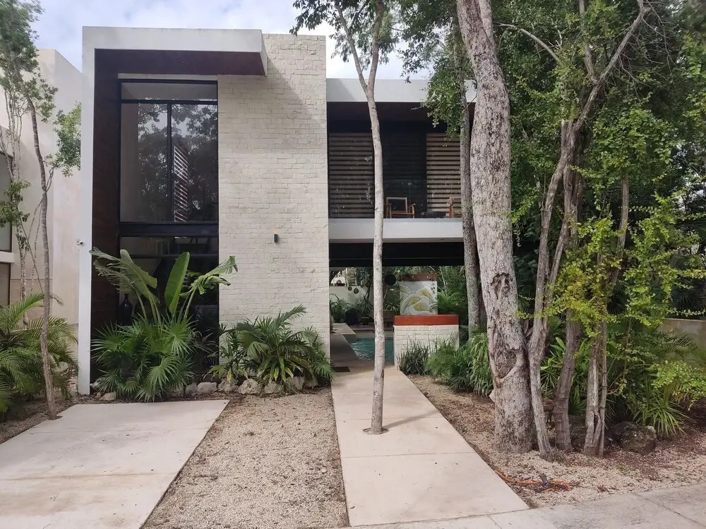 Magazine-worthy Villa Ponderosa with Private Pool & Gated Area