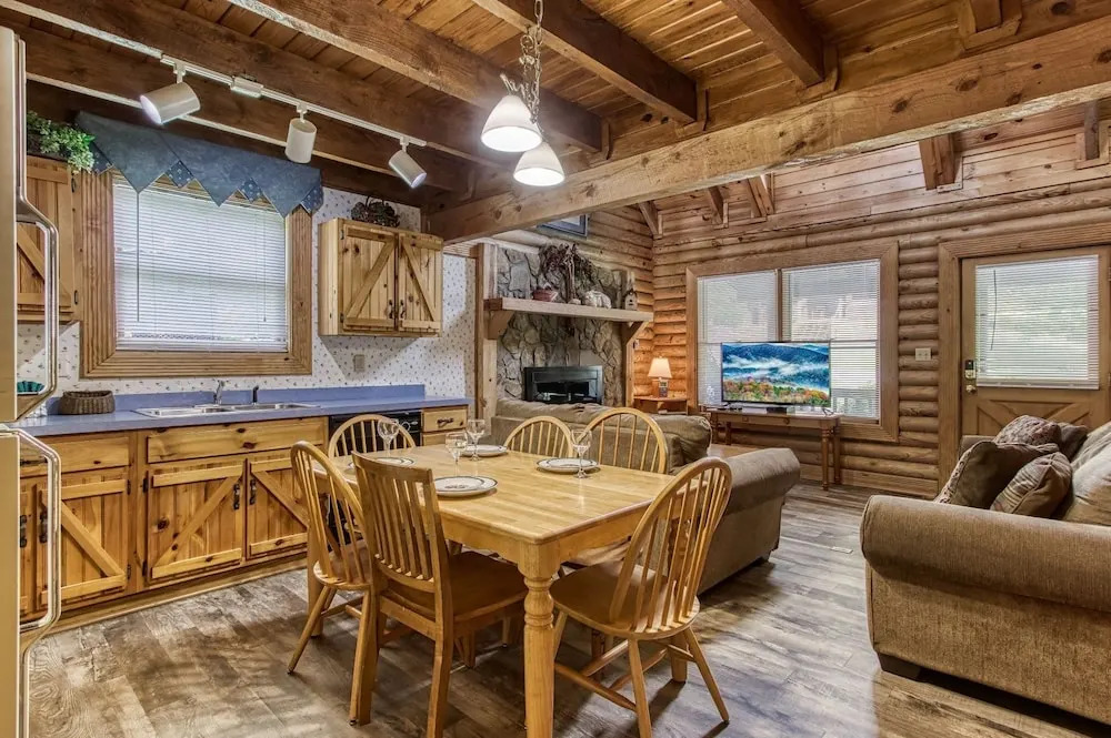 Er33 Ganma's Getaway Great Location, close To Town 4 Bedroom Cabin by RedAwning