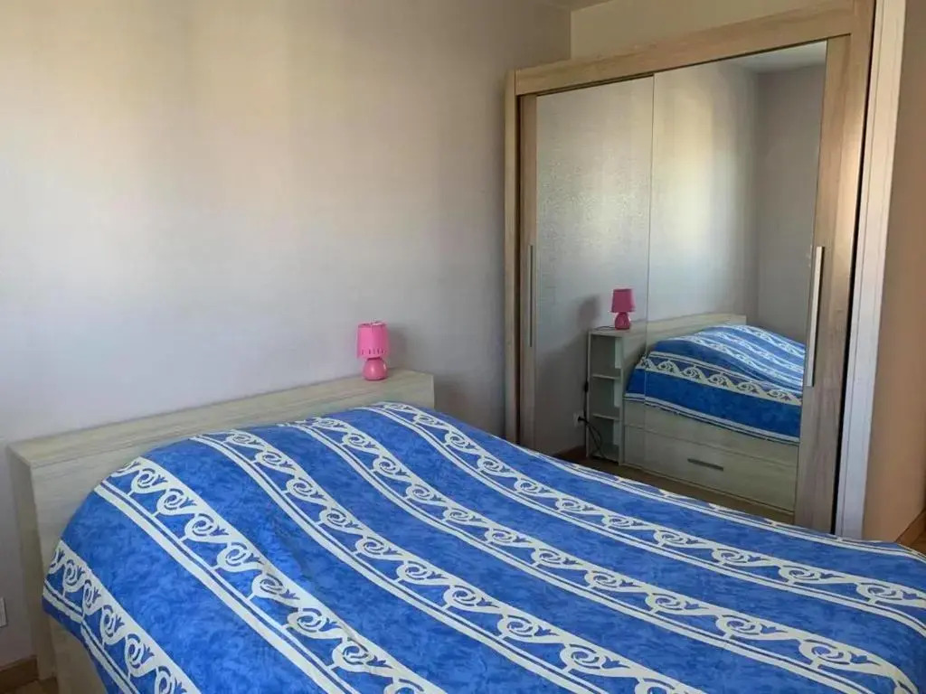 Maison Confortable avec Clim, Terrasse et Jardin - 6 Pers, Proche Lac et Plages - FR-1-319-425