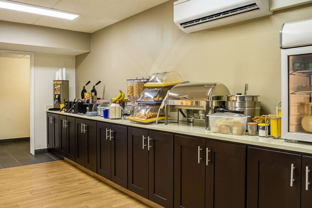 Quality Inn & Suites Clackamas - Portland