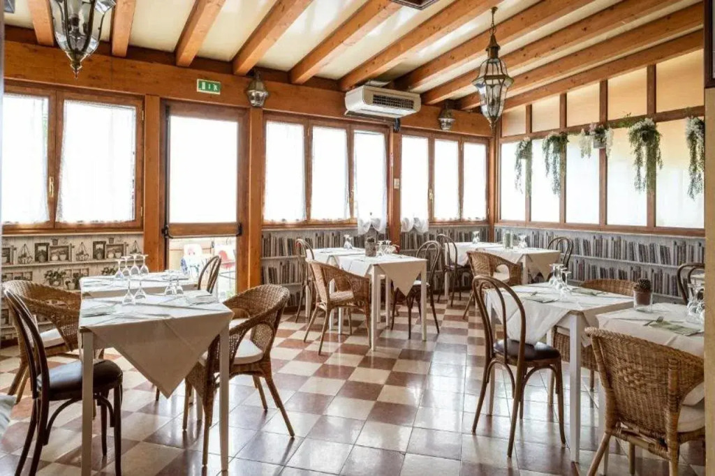 Hotel Villa Sara with pool and parking near Venice