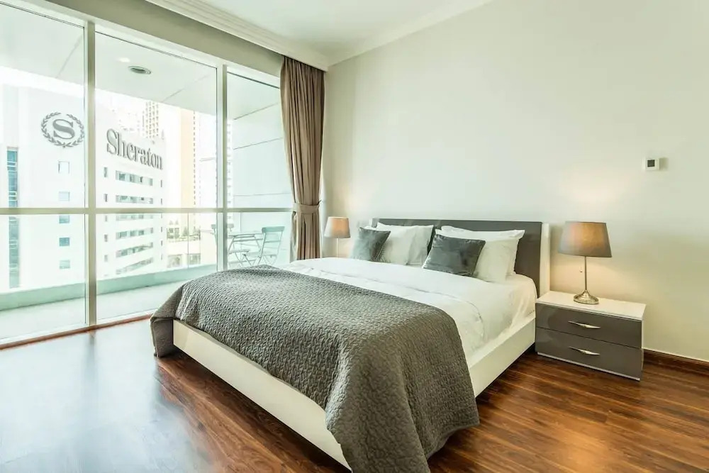 Upscale 1BR - Sea Views - Direct Beach Access!