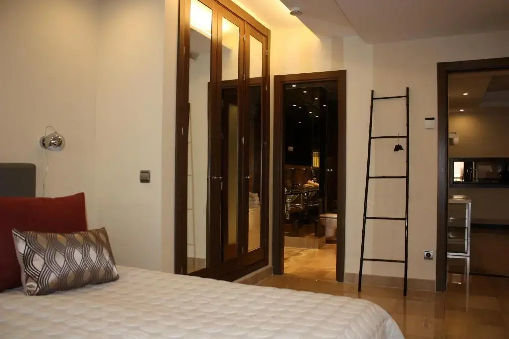 100 - Beach apartment with Private Pool