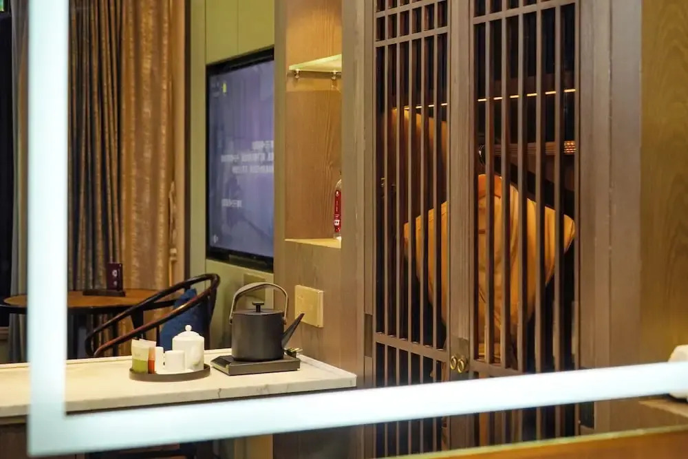Ziyue Minghu Hotel