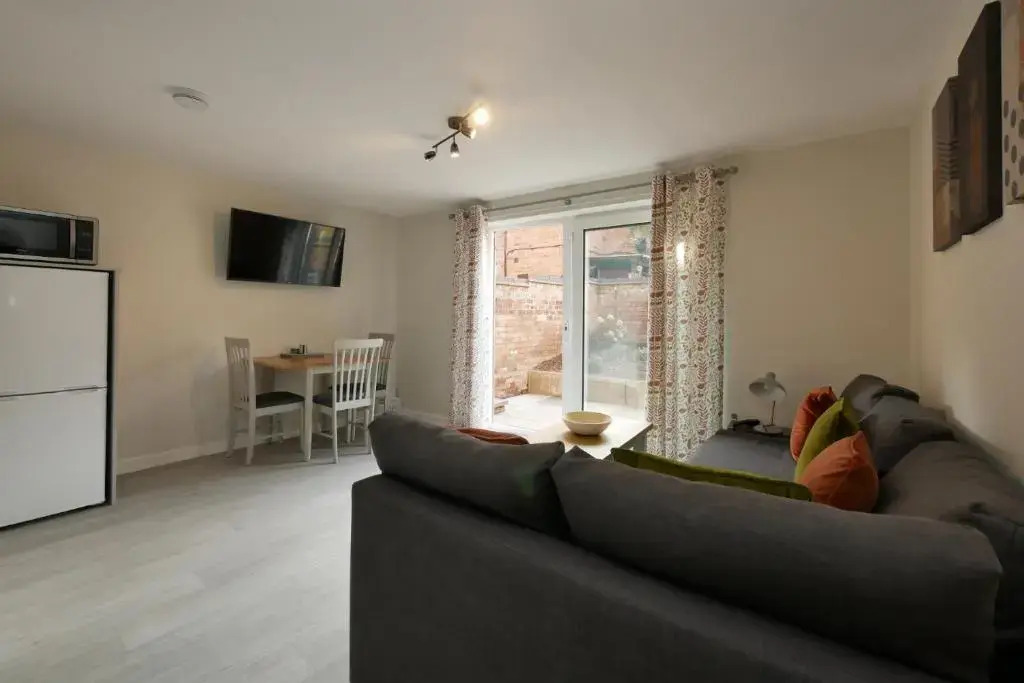 Crewe Short Lets 8 Victoria Court, Crewe