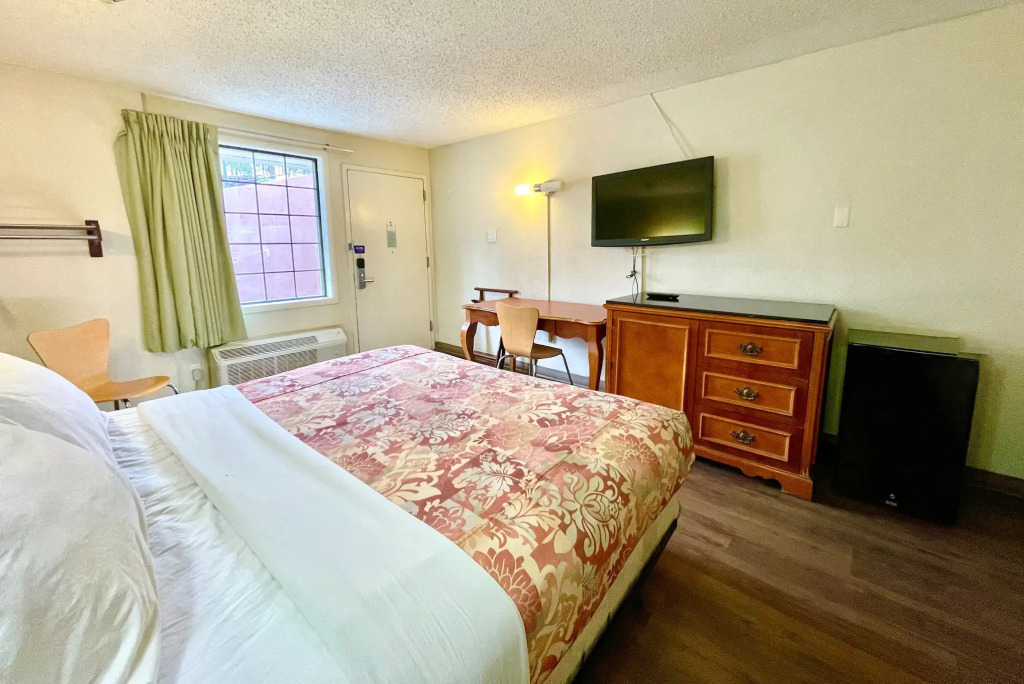 Red Carpet Inn - New Brunswick
