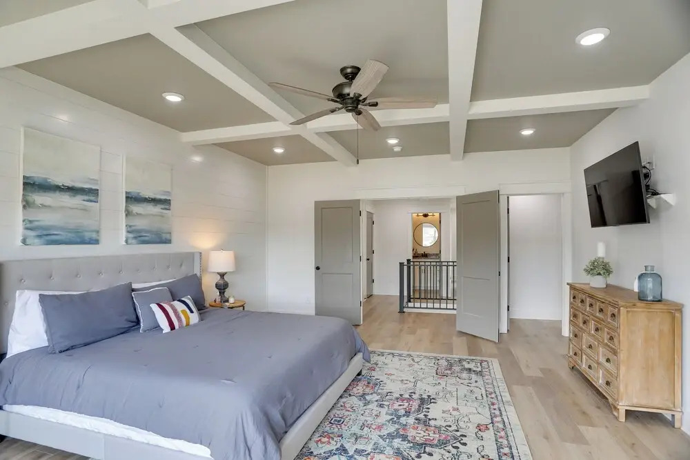 Modern Luxury Retreat: Walk to Tims Ford Lake!