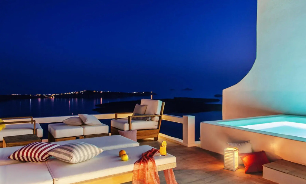 Aqua Luxury Suites