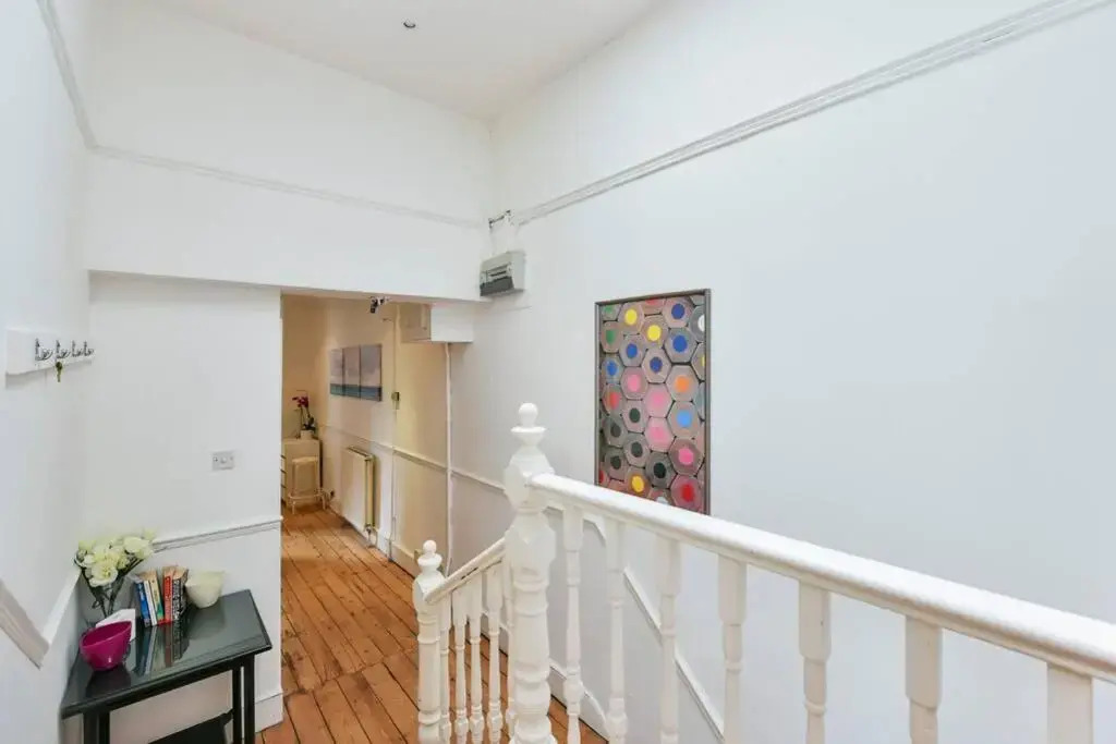 Groves 4 Bedroom, Shepherds Bush