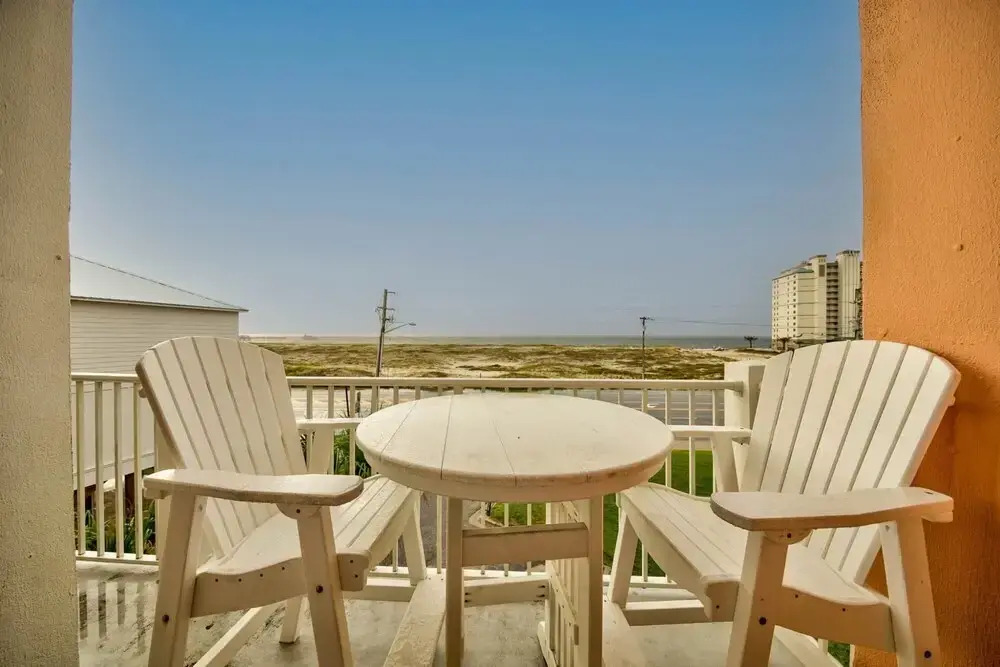 Gulf Shores Condo Pool Across Street From Beach