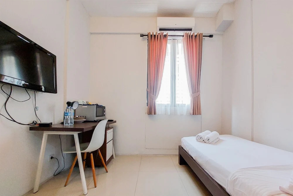 Minimalist And Warm Studio Room (No Kitchen) Kubikahomy Apartment