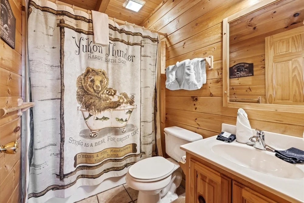 Big Bear Lodge 4 Bedroom Cabin by RedAwning