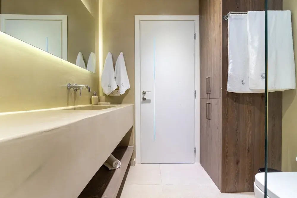 Wave, an Idyllic Seafront Suite