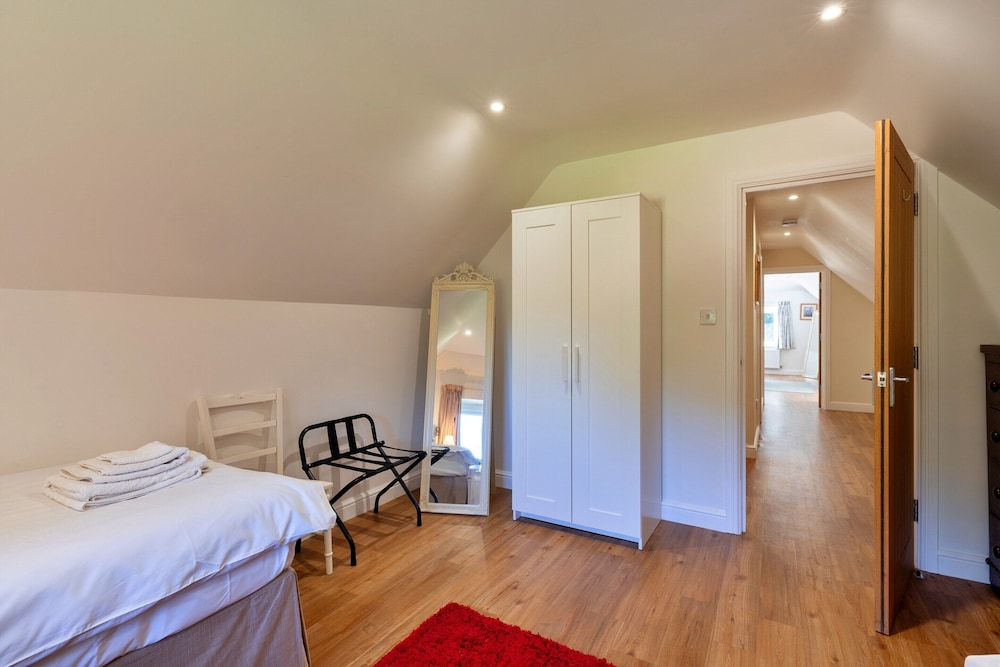 2 Bedroom Cottage in Barton Stacey, No Deposit
