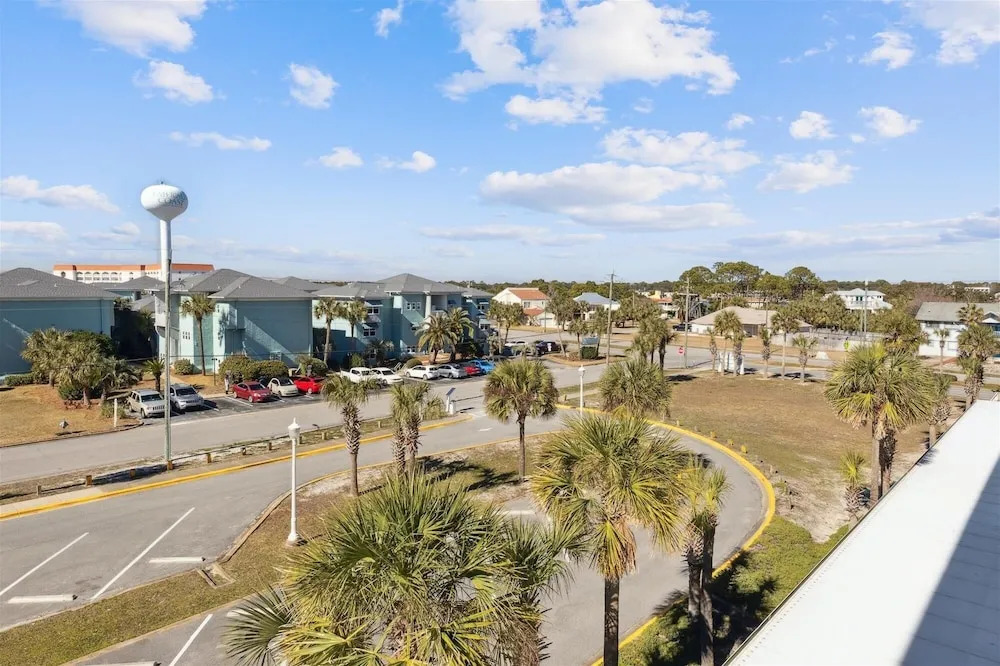 Seacrest 411 2 Bedroom Condo by RedAwning