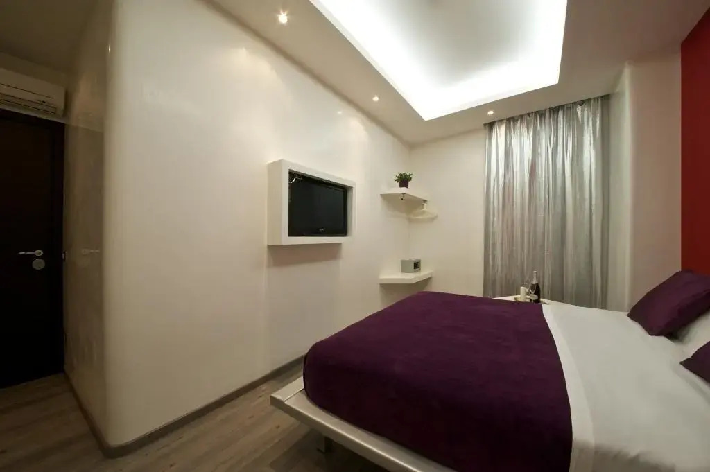 Roma Naif Rooms