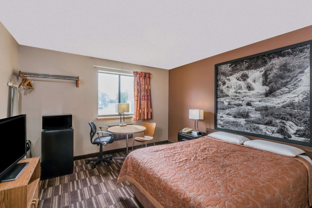 Super 8 by Wyndham Madison
