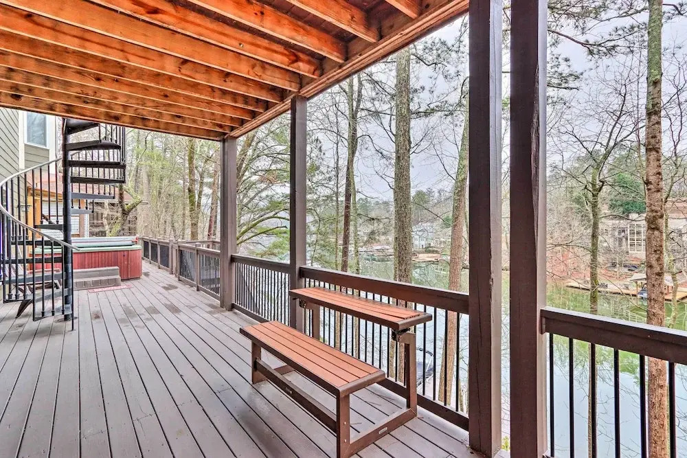 Lake Access: Waleska House w/ Floating Dock