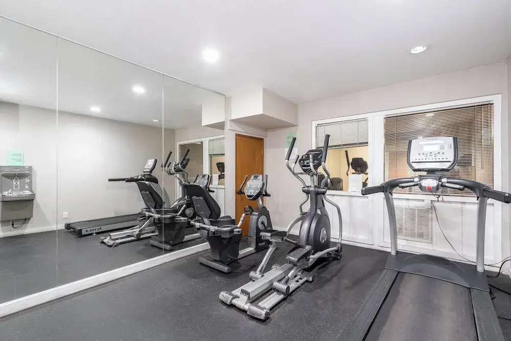 < 1 Mi to Fashion Square: Condo w/ Community Perks