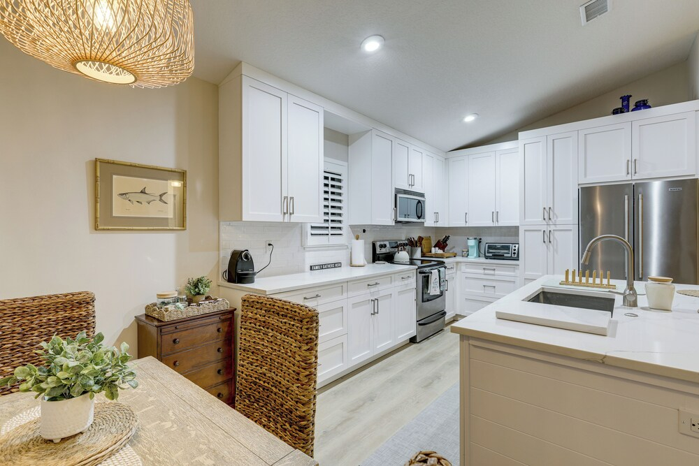 5 Mi to Stuart Beach! Home w/ Pet-friendly Yard