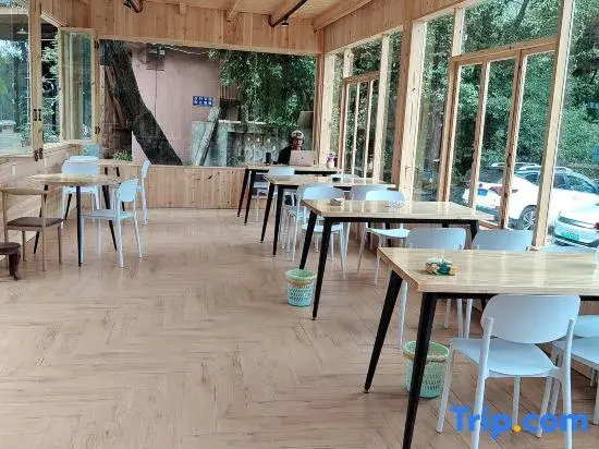 Wuyuan Shiwai Liyuan Good Morning Sun Moonju Lake View Inn