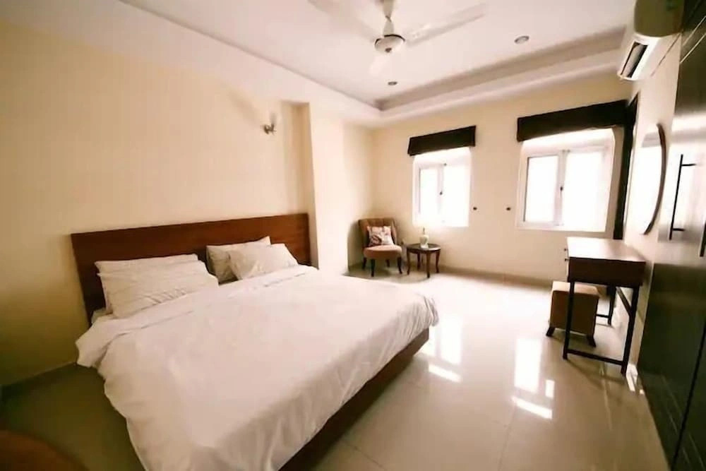 Executive Suits Apt F-11 Markaz