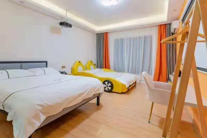 Zhuhai Qinyuan Hostel