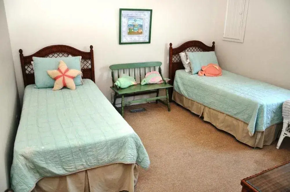 Surf Chalet - 4 Br home by RedAwning